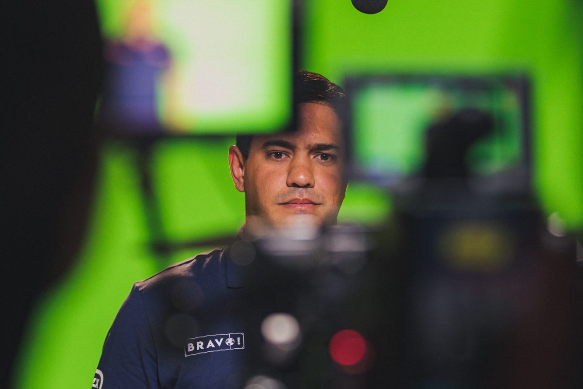 Dayyán em estúdio de produção